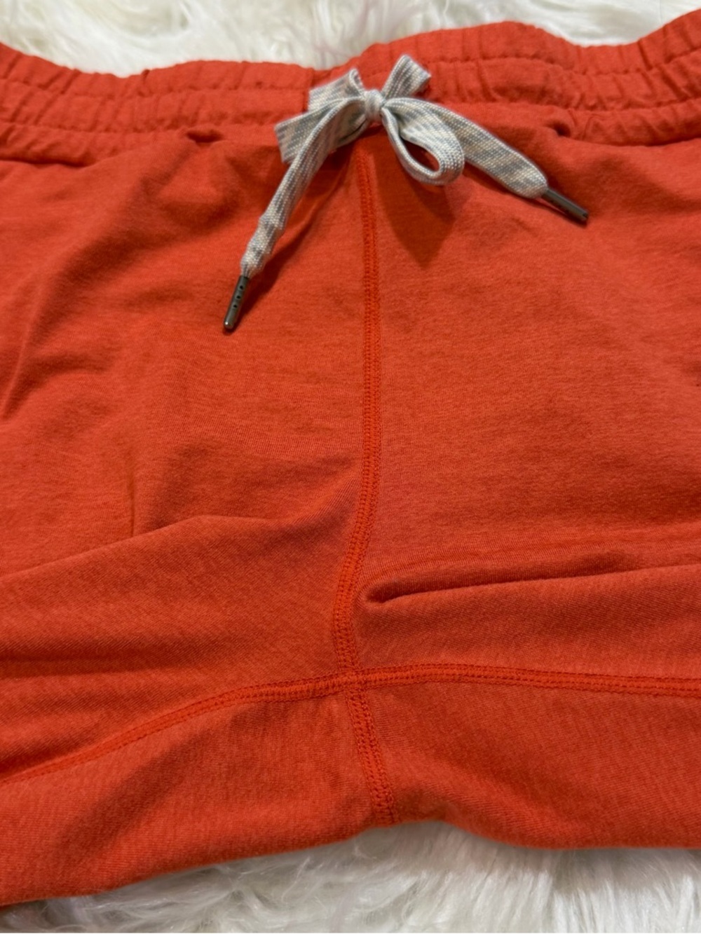 Vuori Women's Performance Jogger in Grapefruit Heather XS - Picture 4 of 10